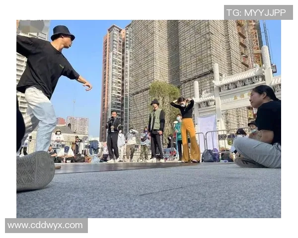 深圳街舞队的整体压制现象解析与深度剖析街舞文化的影响与发展 深圳街舞队的整体压制现象解析与深度剖析街舞文化的影响与发展